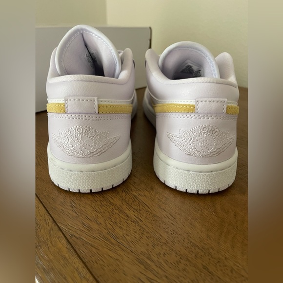 Air Jordan 1 Low Sneaker (7) - Picture 5 of 6